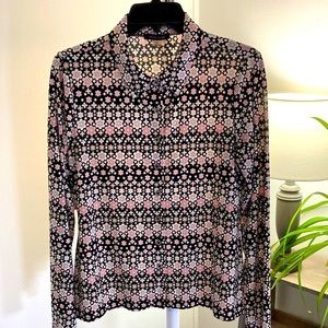 Tommy Hilfiger button down top. No wrinkle stretch fit. Superior comfort.